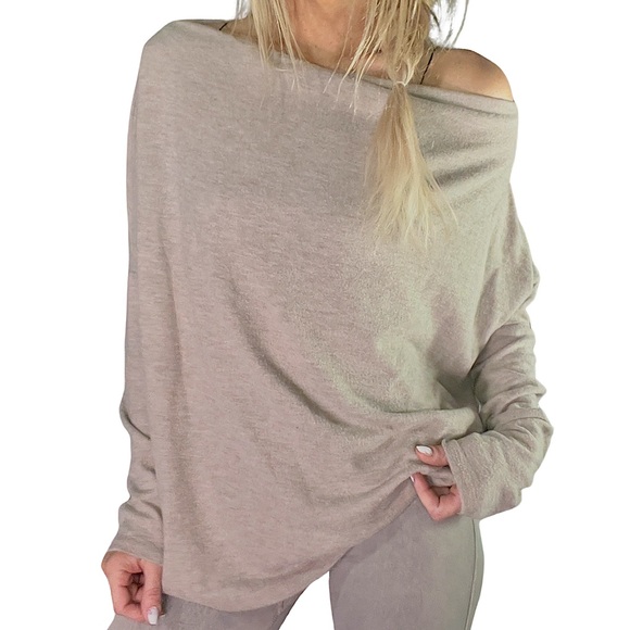 BOUTIQUE* Hacci Off-Shoulder Long Sleeve Sweater Top - Picture 7 of 10